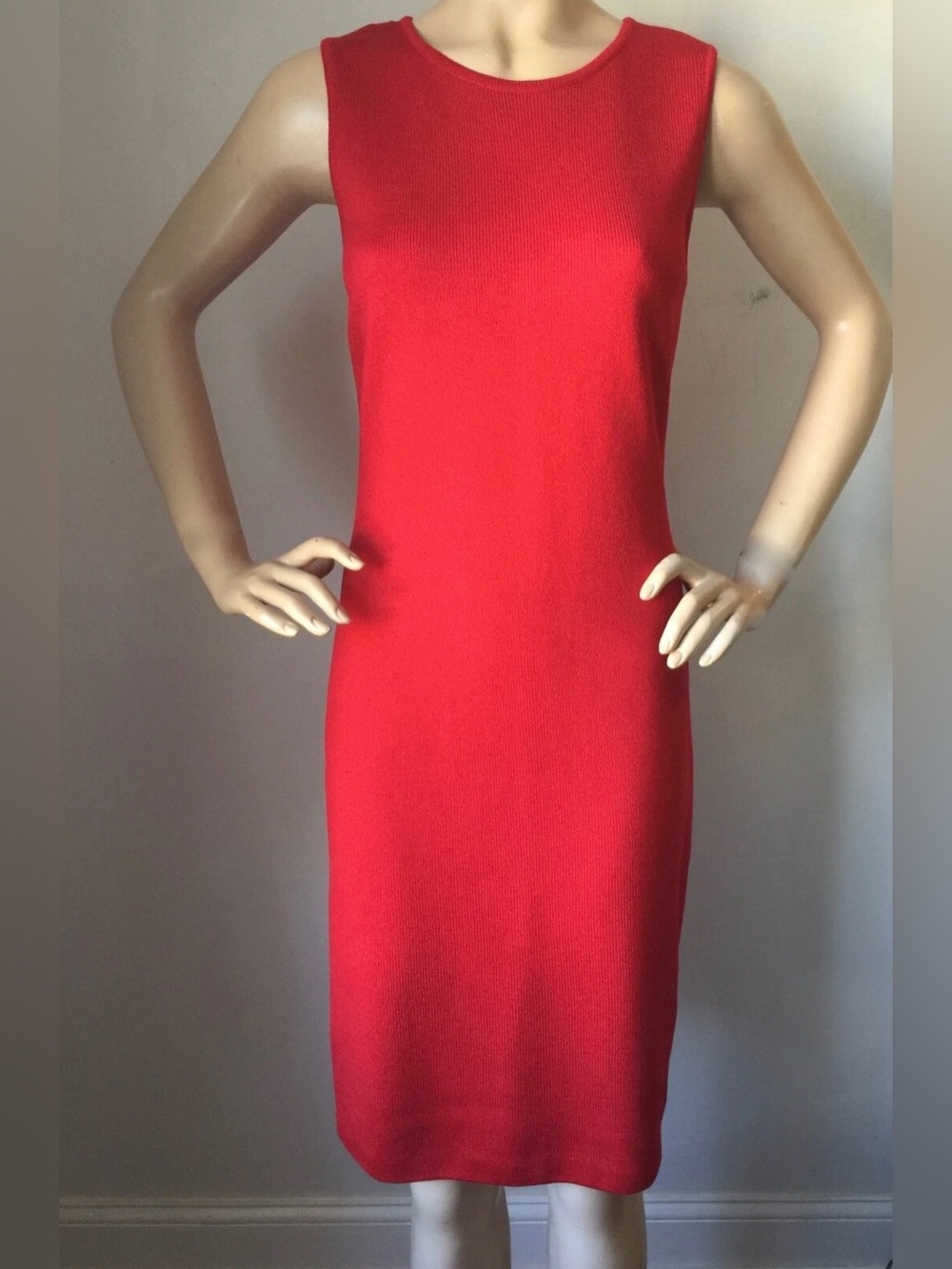 St. John Collection by Marie Gray, Red Knit Sleeveless Sleath, Sz 6